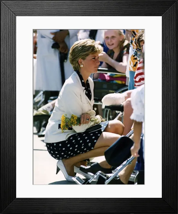 Framed Print : Princess Diana at the Royal National Orthopaedic Hospital in Stanmore, North London