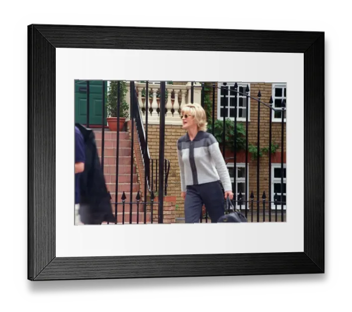 Framed Print : Anthea Turner TV Presenter October 1998 Outside her house A©mirrorpix