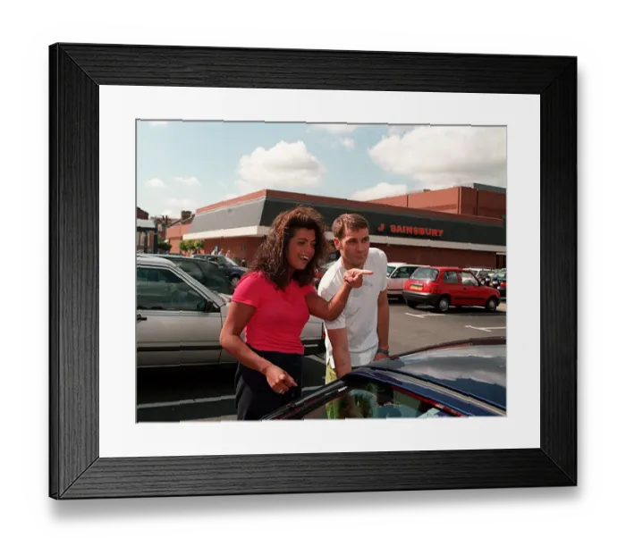 Framed Print : Tv Presenter Jenny Powell & Tony Baxendale July 1997 shopping at Sainsburys A©mirrorpix