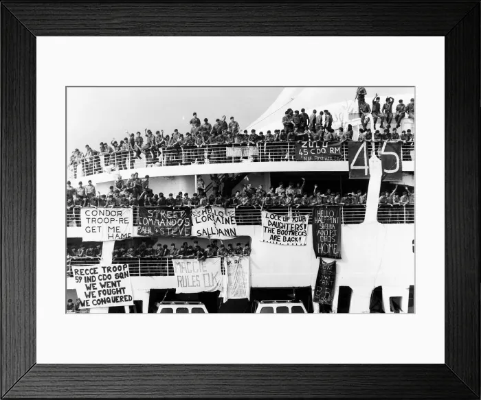 Framed Print : End of Falklands War brought the return of the Canberra into Southampton docks where Framed Print : End of Falklands War brought the return of the Canberra into Southampton docks where
