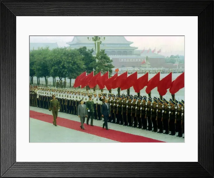 Framed Print : John Major Prime Minister inspects a Guard of Honour during a visit to China 1991