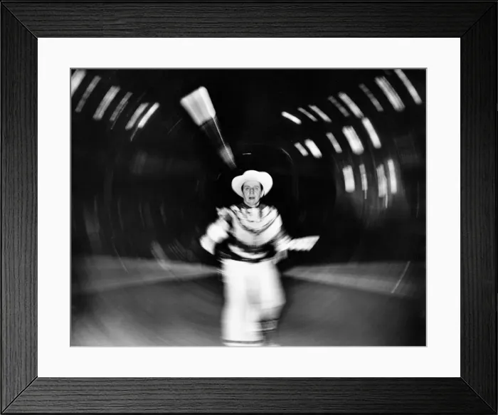 Framed Print : Arthur Sidey Daily Mirror photographer takes his life in his hands as he spins around Framed Print : Arthur Sidey Daily Mirror photographer takes his life in his hands as he spins around