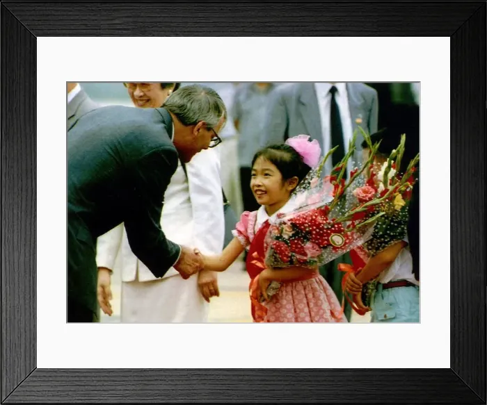 Framed Print : John Major is presented with flowers during his visit to China 1991 Framed Print : John Major is presented with flowers during his visit to China 1991