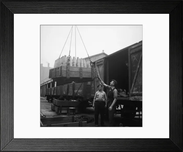 Framed Print : Suez Crisis 1956 Dockers putting 80lb shells into crates marked