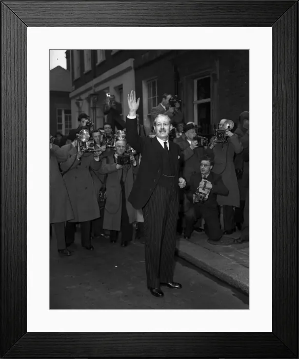 Framed Print : Harold MacMillan arriving Downing Street 1955 Framed Print : Harold MacMillan arriving Downing Street 1955