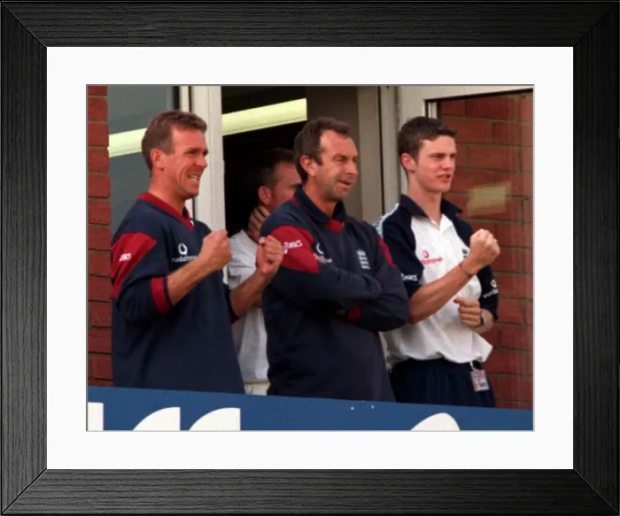 Framed Print : Alec Stewart left and David Lloyd centre July 1998 Celebrate on the balcony at Old Framed Print : Alec Stewart left and David Lloyd centre July 1998 Celebrate on the balcony at Old