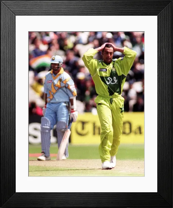 Framed Print : Pakistan Bowler Shoaib Akhtar June 1999 India v Pakistan World Cup super Framed Print : Pakistan Bowler Shoaib Akhtar June 1999 India v Pakistan World Cup super