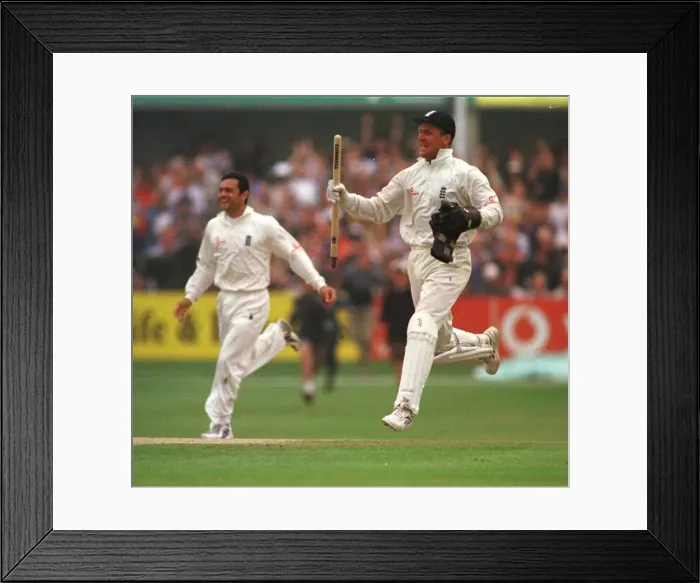 Framed Print : Alec Stewart holding stump at Headingley August 1998 after England had beaten