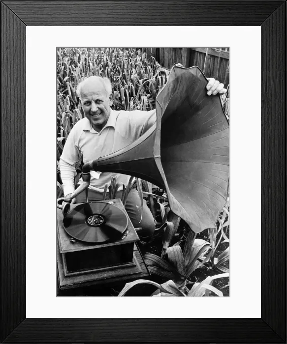 Framed Print : Bill Rutherford miner plays Cole Porter to his prize winning leeks