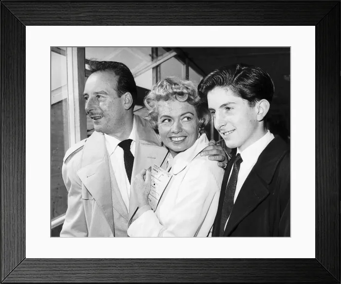 Framed Print : Yolande Donlan Actress with husband Val Guest and son Christopher before going on holiday