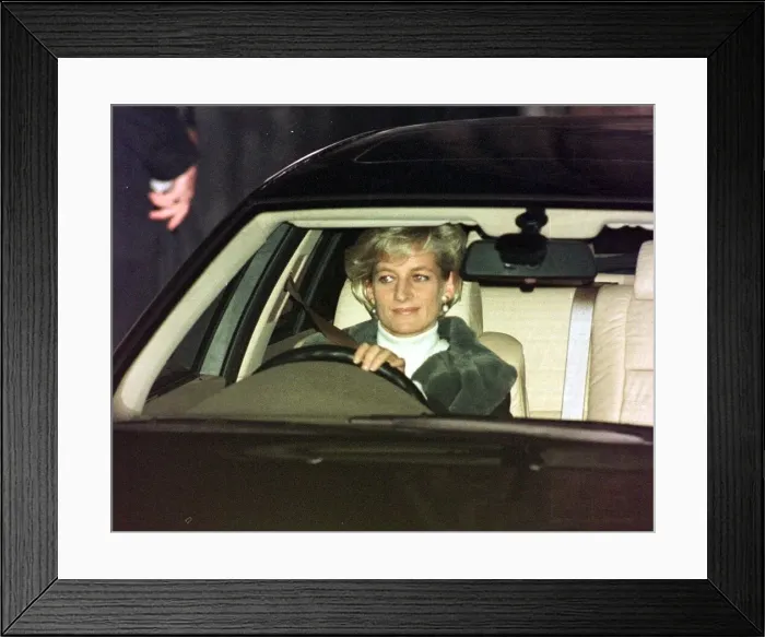 Framed Print : Princess Diana arrives at Eton for Prince Williams Carol Concert 8th December Framed Print : Princess Diana arrives at Eton for Prince Williams Carol Concert 8th December