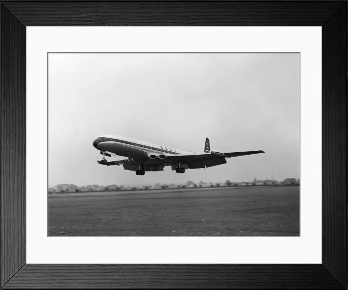 Framed Print : Aircraft de Havilland DH106 Comet 4B Sept 1958 takes off from the de Havilland Framed Print : Aircraft de Havilland DH106 Comet 4B Sept 1958 takes off from the de Havilland