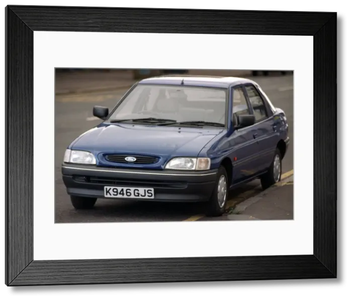 Framed Print : 1992 FORD ESCORT 1. 4ltr. AT GLASGOW CAR CENTRE Framed Print : 1992 FORD ESCORT 1. 4ltr. AT GLASGOW CAR CENTRE