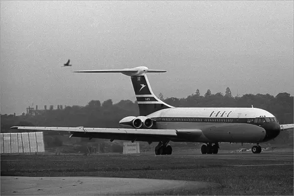 Aircraft Vickers VC10 in BOAC colours July 1962 rolls on to the runway for