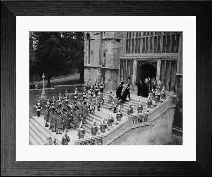 Framed Print : Queen Elizabeth ll June 1956 and The Duke of Edinburgh arriving at St Georges Chapel in Framed Print : Queen Elizabeth ll June 1956 and The Duke of Edinburgh arriving at St Georges Chapel in