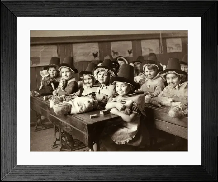 Framed Print : Children in this Cardiff school celebrate St Davids Day by wearing national dress Framed Print : Children in this Cardiff school celebrate St Davids Day by wearing national dress