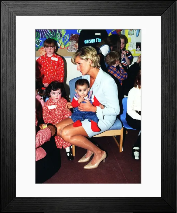 Framed Print : Diana, Princes of Wales visits a childrens ward at the Royal Brompton Hospital in
