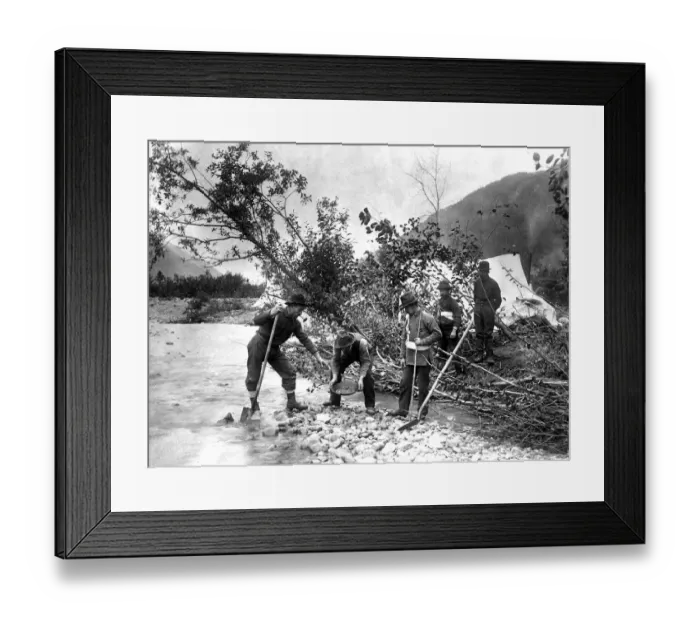Framed Print : Klondike Gold Rush A©Mirrorpix