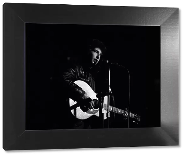 Bob Dylan in concert at Royal Albert hall 1965