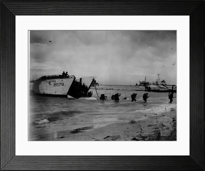 Framed Print : Canadian troops land in France in June 1944 Framed Print : Canadian troops land in France in June 1944