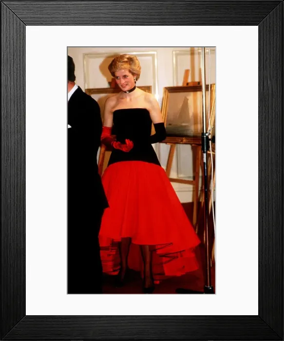 Framed Print : Princess Diana attending an Americas Cup ball held at the Grosvenor House Hotel, London Framed Print : Princess Diana attending an Americas Cup ball held at the Grosvenor House Hotel, London