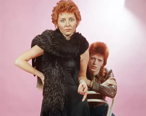 David Bowie and Lulu opted to share this hairstyle. December 1973