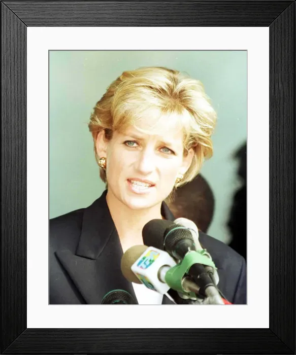 Framed Print : Diana, Princess of Wales upon her arrival at the Luanda Airport Framed Print : Diana, Princess of Wales upon her arrival at the Luanda Airport