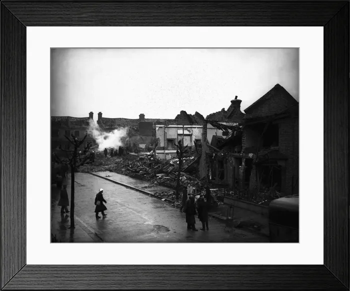 Framed Print : WW2 bomb damage to buildings in West Ham. Circa October 1940 Framed Print : WW2 bomb damage to buildings in West Ham. Circa October 1940
