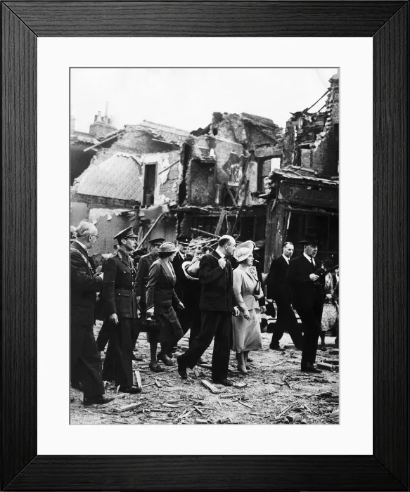 Framed Print : Queen Elizabeth and King George VI tour WW2 bomb sites in London Framed Print : Queen Elizabeth and King George VI tour WW2 bomb sites in London