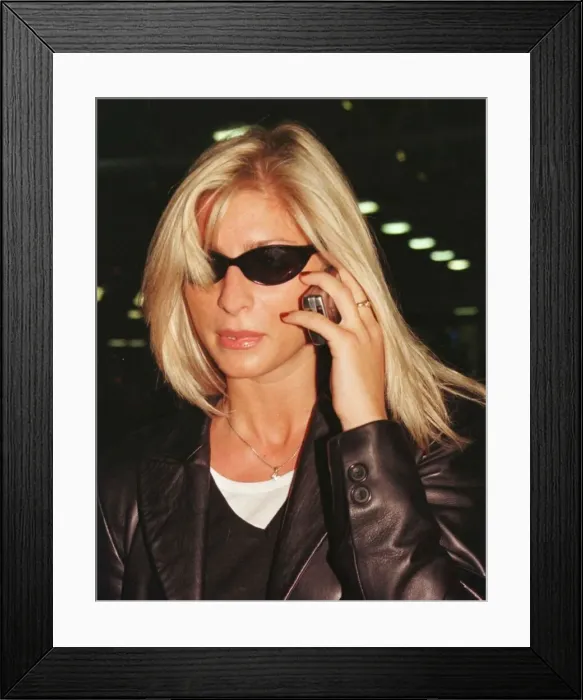 Framed Print : Dani Behr TV presenter and actress February 1999 leaves Heathrow Airport for Los Framed Print : Dani Behr TV presenter and actress February 1999 leaves Heathrow Airport for Los