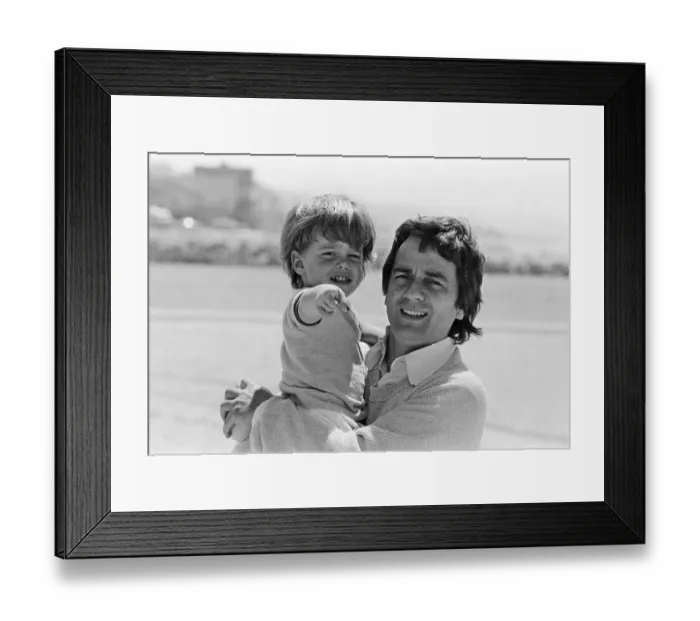 Framed Print : Dudley Moore, Aug 1978 actor comedian and pianist with his two