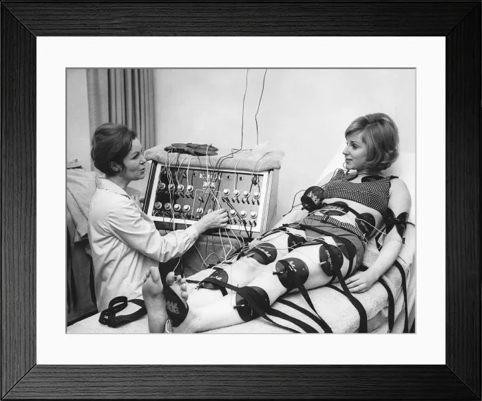 Framed Print : Slimming Actress Paula Byrne opened her own slimming clinic in Swiss Cottage London Framed Print : Slimming Actress Paula Byrne opened her own slimming clinic in Swiss Cottage London