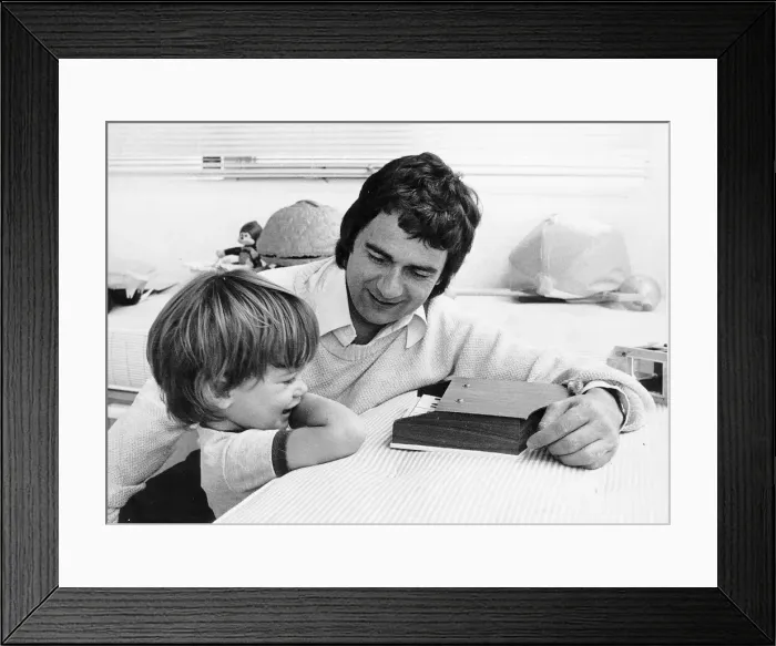 Framed Print : Dudley Moore - September 1978 Actor  /  comedian and pianist with his two