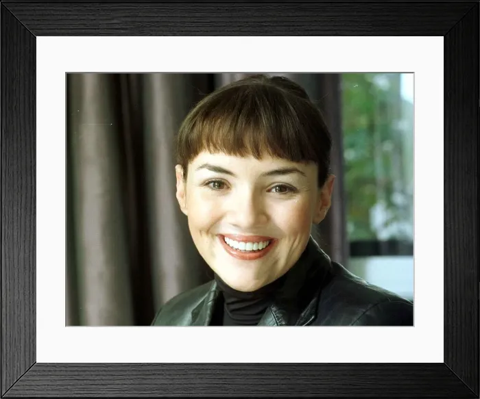 Framed Print : Martine McCutcheon October 1999 Actress Singer mdtgu Framed Print : Martine McCutcheon October 1999 Actress Singer mdtgu
