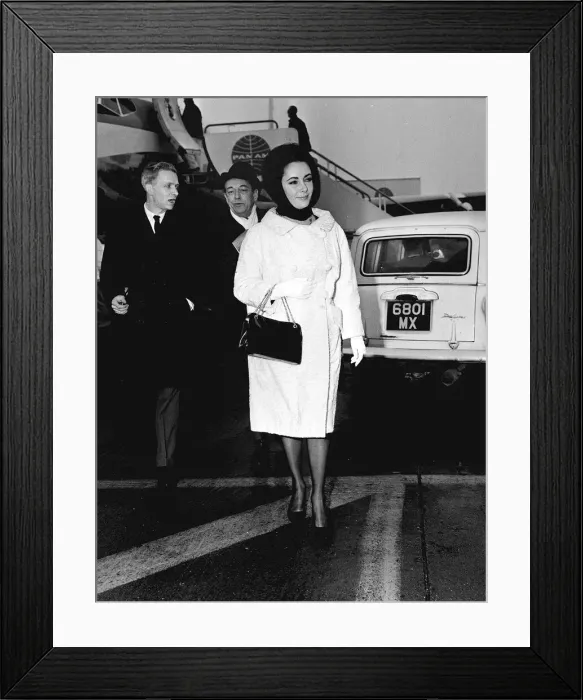 Framed Print : Elizabeth Taylor March 1965 wearing Fur Coat At LAP Framed Print : Elizabeth Taylor March 1965 wearing Fur Coat At LAP