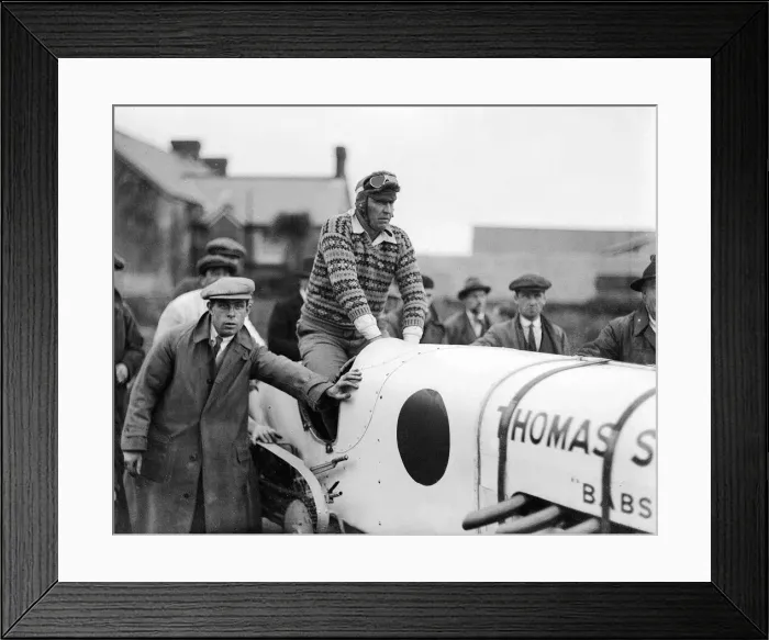 Framed Print : Mr J G P Thomas in his Thomas Special 400h. p car on Pendine Sands in South Wales