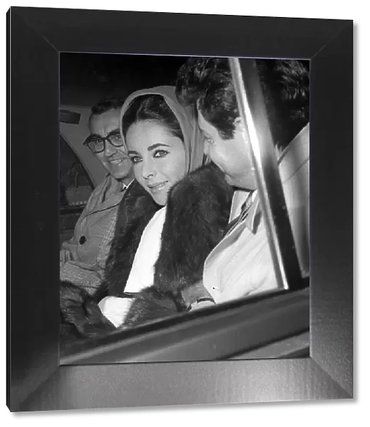 Elizabeth Taylor Nov 1960 with Husband Eddie Fisher leaving London Clinic