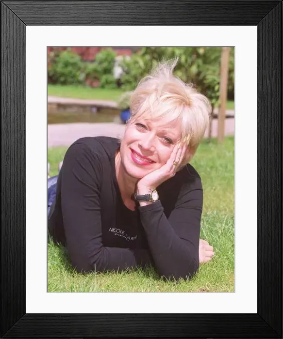 : Denise Welch Actress July 1999 Pictured at home in garden weby : Denise Welch Actress July 1999 Pictured at home in garden weby