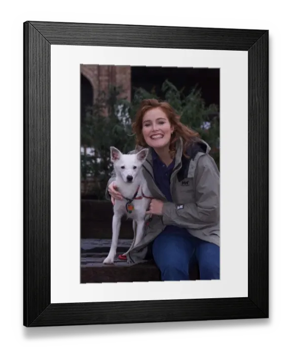 Framed Print : Shauna Lowry TV Presenter October 1999 with her pet dog Doc at Battersea Dogs Home Framed Print : Shauna Lowry TV Presenter October 1999 with her pet dog Doc at Battersea Dogs Home