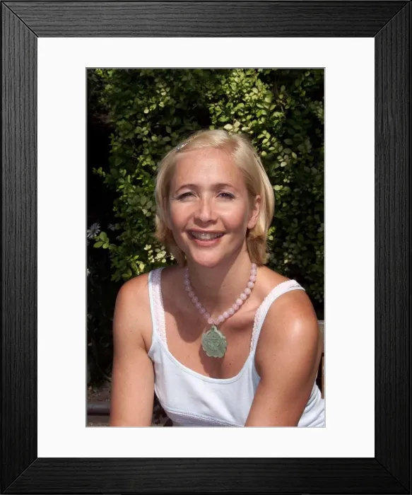 Framed Print : Tania Bryer TV Presenter July 1999 at home in London Framed Print : Tania Bryer TV Presenter July 1999 at home in London