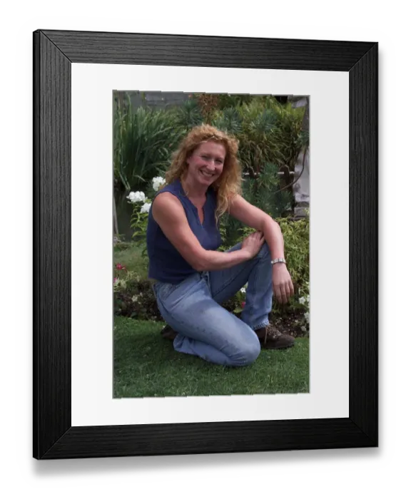 Framed Print : Charlie Dimmock TV Presenter Gardener July 1999 Pictured at the Watergarden in Framed Print : Charlie Dimmock TV Presenter Gardener July 1999 Pictured at the Watergarden in