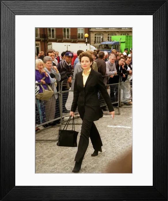 Framed Print : Carol Vorderman TV Presenter September 1999 arrives for Jill Dando Memorial Service Framed Print : Carol Vorderman TV Presenter September 1999 arrives for Jill Dando Memorial Service