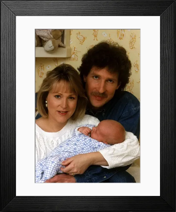 Framed Print : Kathryn Holloway TV Presenter With Husband Andy Watts And Baby Sam