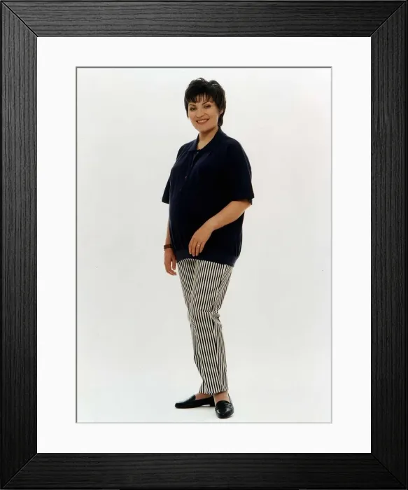 Framed Print : Lorraine Kelly TV Presenter posing whilst pregnant circa May 1994 Framed Print : Lorraine Kelly TV Presenter posing whilst pregnant circa May 1994