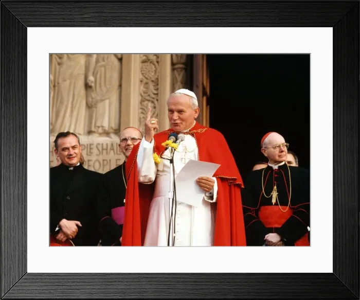 Framed Print : Pope John Paul II delivers a sermon to the crowd outside the cathedral in Glasgow Framed Print : Pope John Paul II delivers a sermon to the crowd outside the cathedral in Glasgow