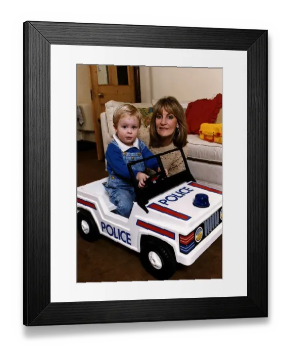 Framed Print : Lynn Stapleton tv presenter and wife of John Stapleton with her son Framed Print : Lynn Stapleton tv presenter and wife of John Stapleton with her son