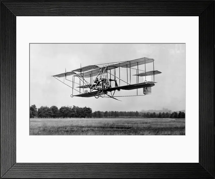 Framed Print : Samuel Cody flying at Aldershot September 1910 RThis was one of the first flights Framed Print : Samuel Cody flying at Aldershot September 1910 RThis was one of the first flights