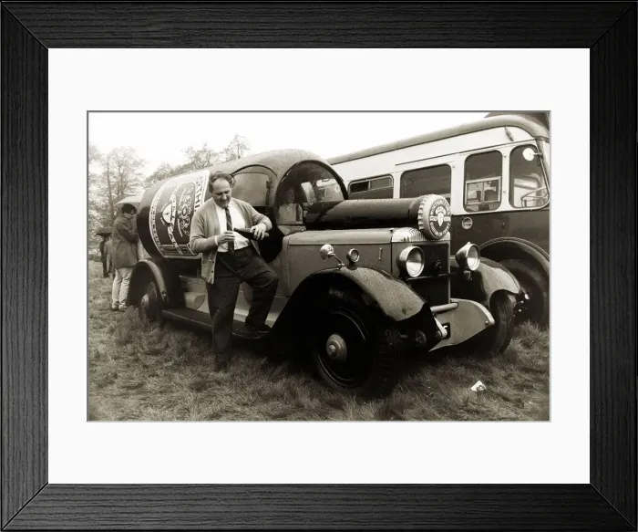 Framed Print : John Horton from Sussex standing beside a 1924 Daimler built in the shape of a bottle