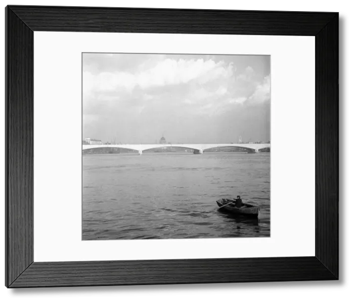 Framed Print : London Views Landmarks 1945-1950 Waterloo Bridge opened in December 1945 Man Framed Print : London Views Landmarks 1945-1950 Waterloo Bridge opened in December 1945 Man