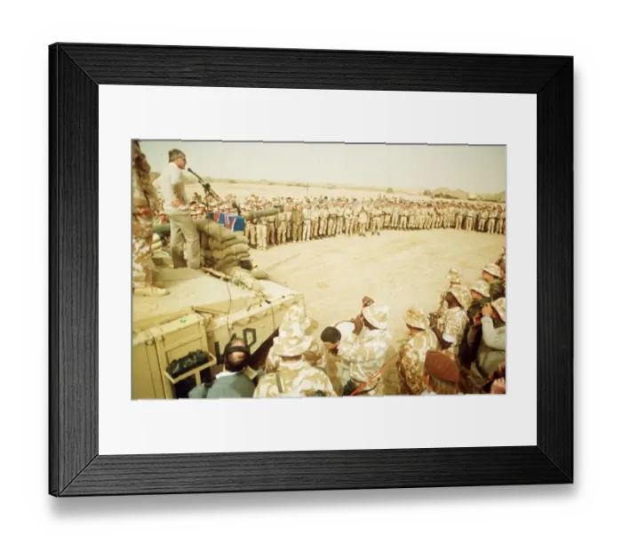 Framed Print : John Major speaking to British troops in Saudi Arabia as they prepare for the Gulf War Framed Print : John Major speaking to British troops in Saudi Arabia as they prepare for the Gulf War